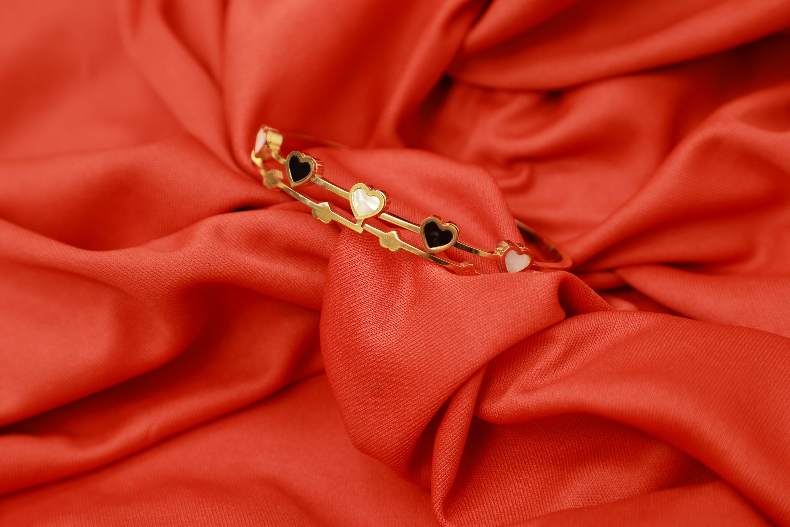 Anti Tarnish Black and White Hearts Bracelet