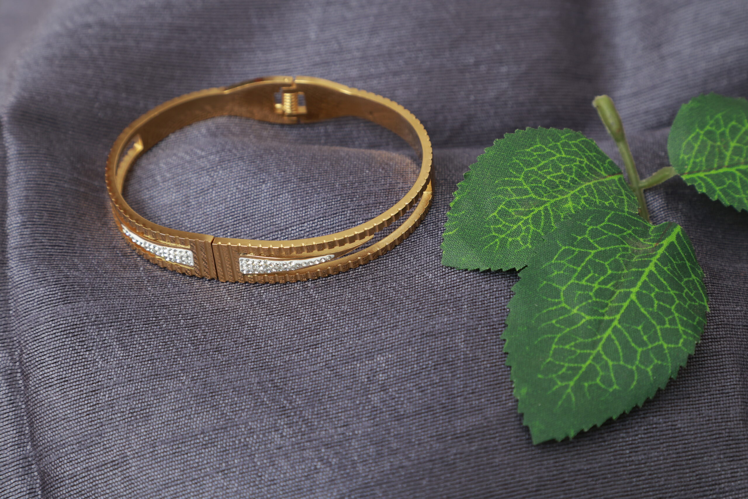 Anti Tarnish Sparkling Middle Arrow Kada