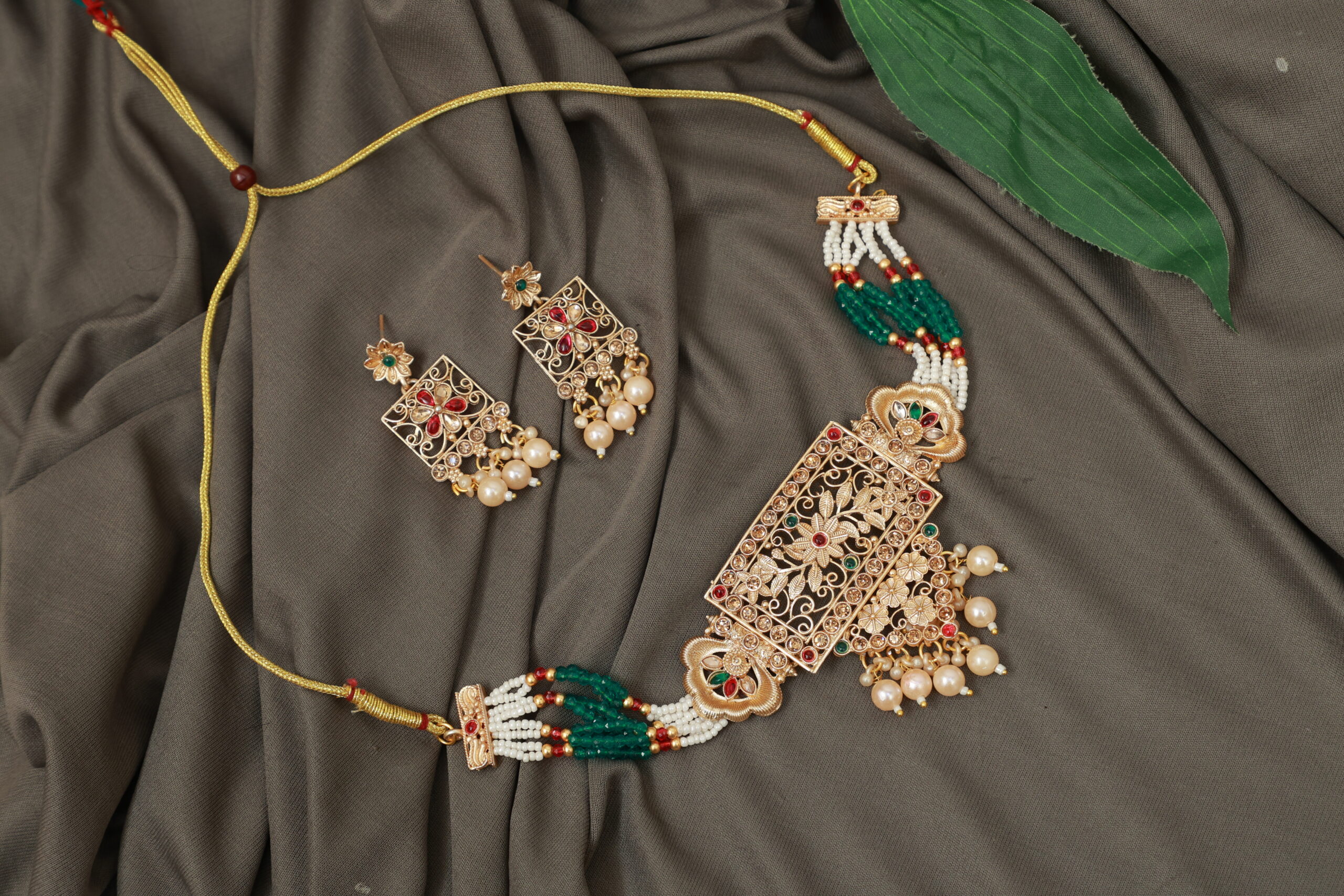 Traditional Pearl Choker Golder Set